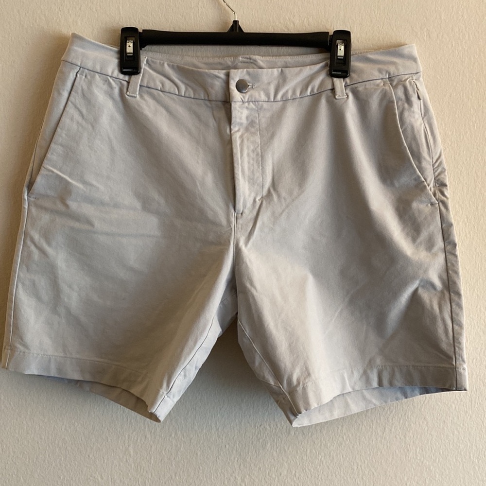 Lululemon like new classic 7” inseam shorts 36 waist